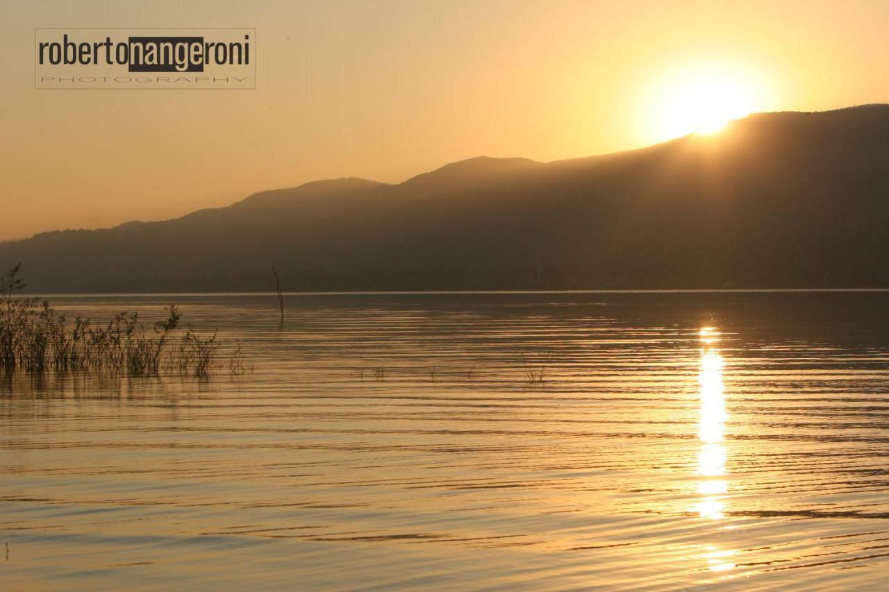 Cristal Lake Affittacamere Ispra Exterior foto